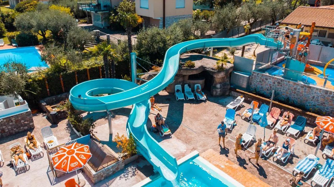 Villaggio Turistico Internazionale Eden San Felice del Benaco 4*,  Włochy