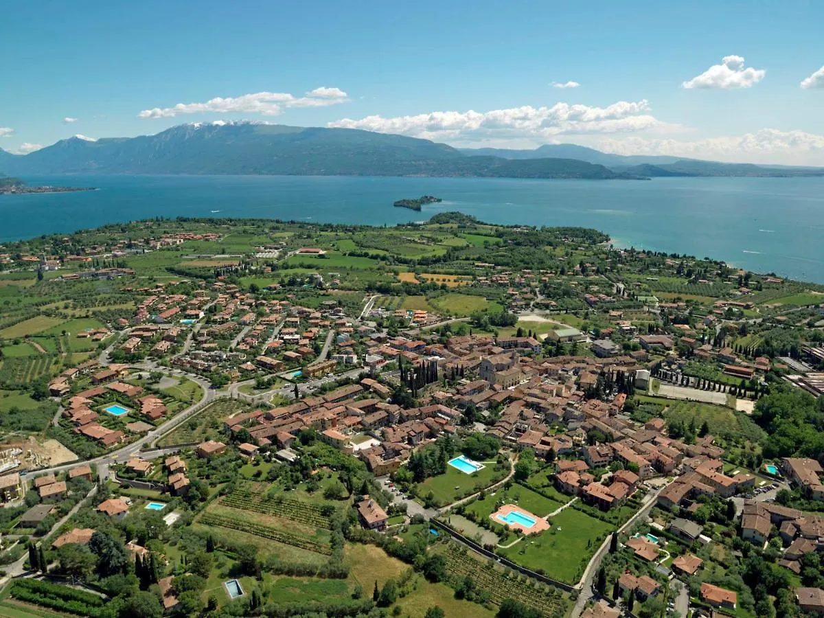 **** Kompleks wypoczynkowy Villaggio Turistico Internazionale Eden San Felice del Benaco Włochy