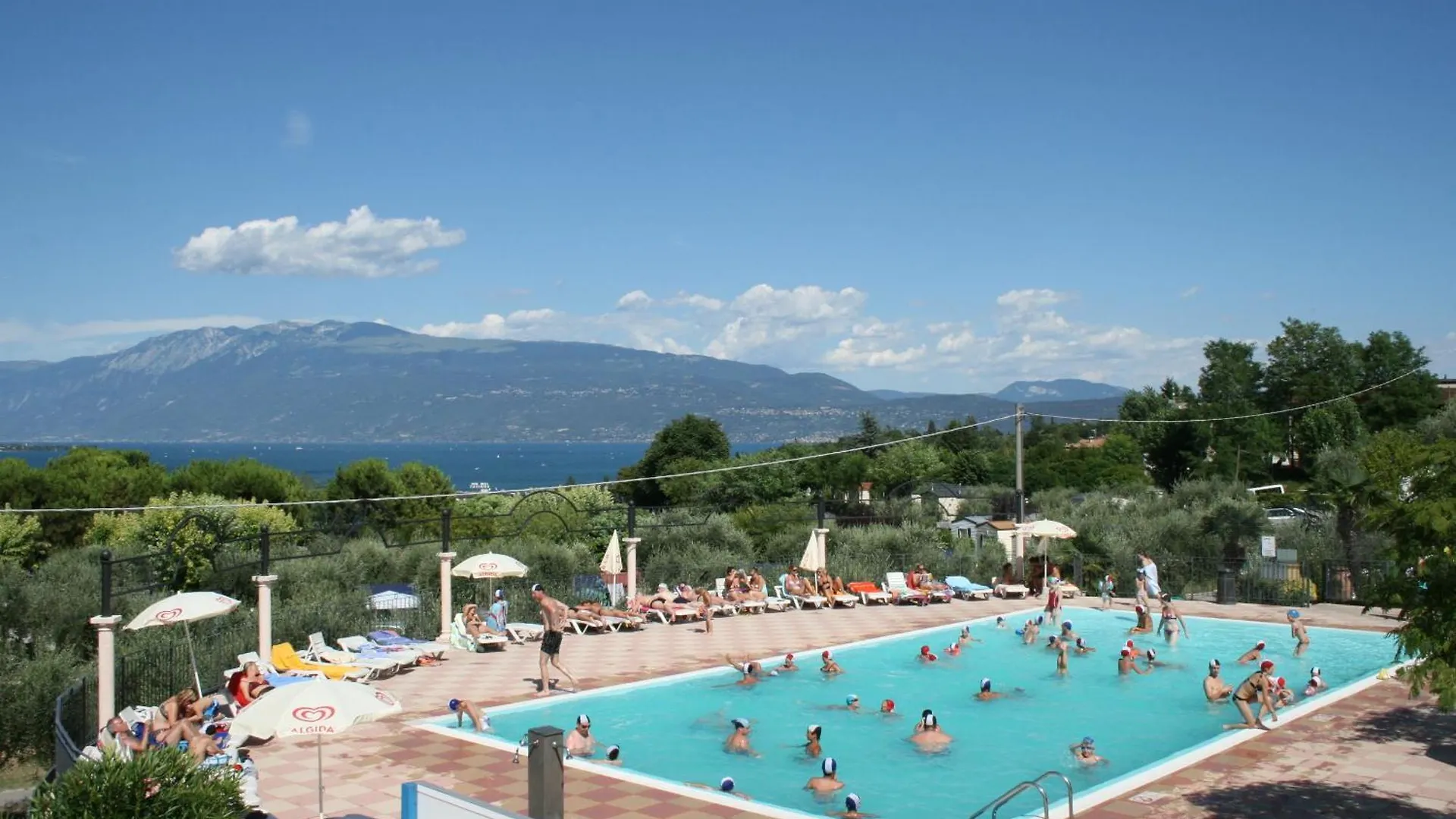 **** Kompleks wypoczynkowy Villaggio Turistico Internazionale Eden San Felice del Benaco Włochy