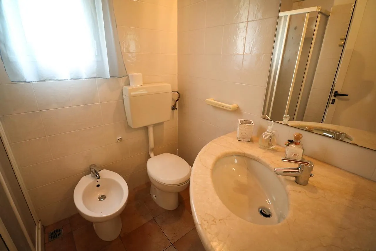 Villaggio Turistico Internazionale Eden San Felice del Benaco 4*,  İtalya